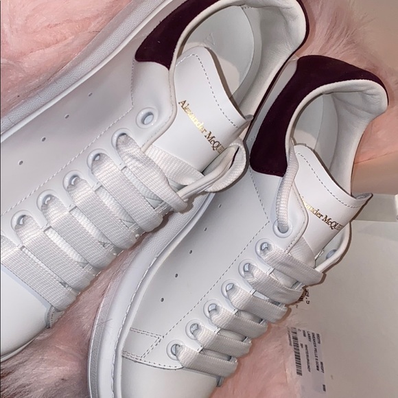 Alexander McQueen Oversized shoe - Picture 1 of 4